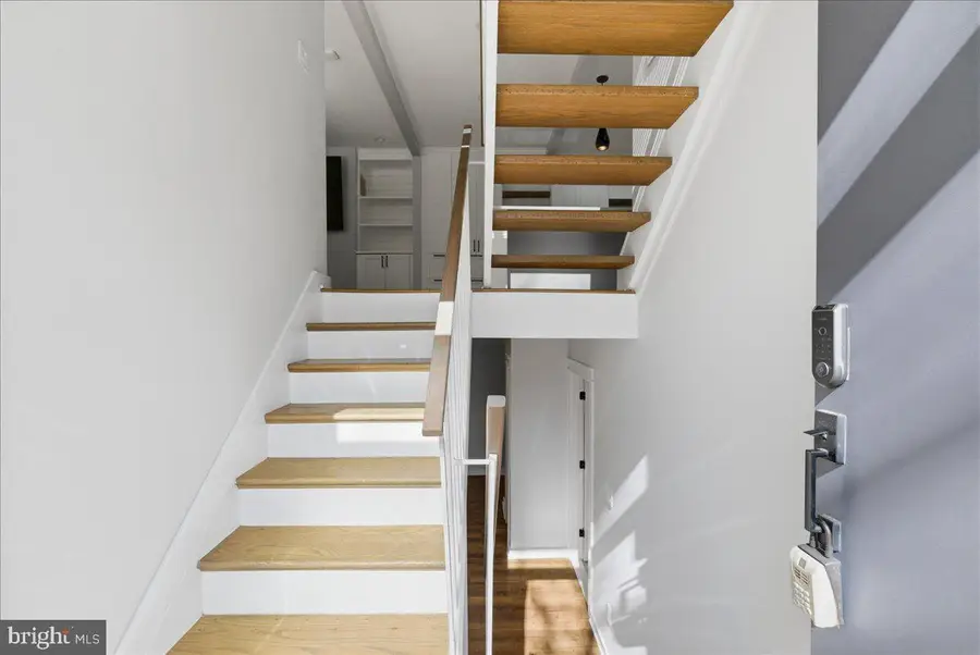 1632 Wainwright Dr, Reston, VA 20190 - #3