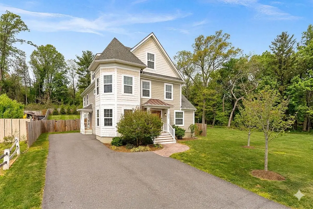 6932 Alpine Dr, Annandale, VA 22003 - #1