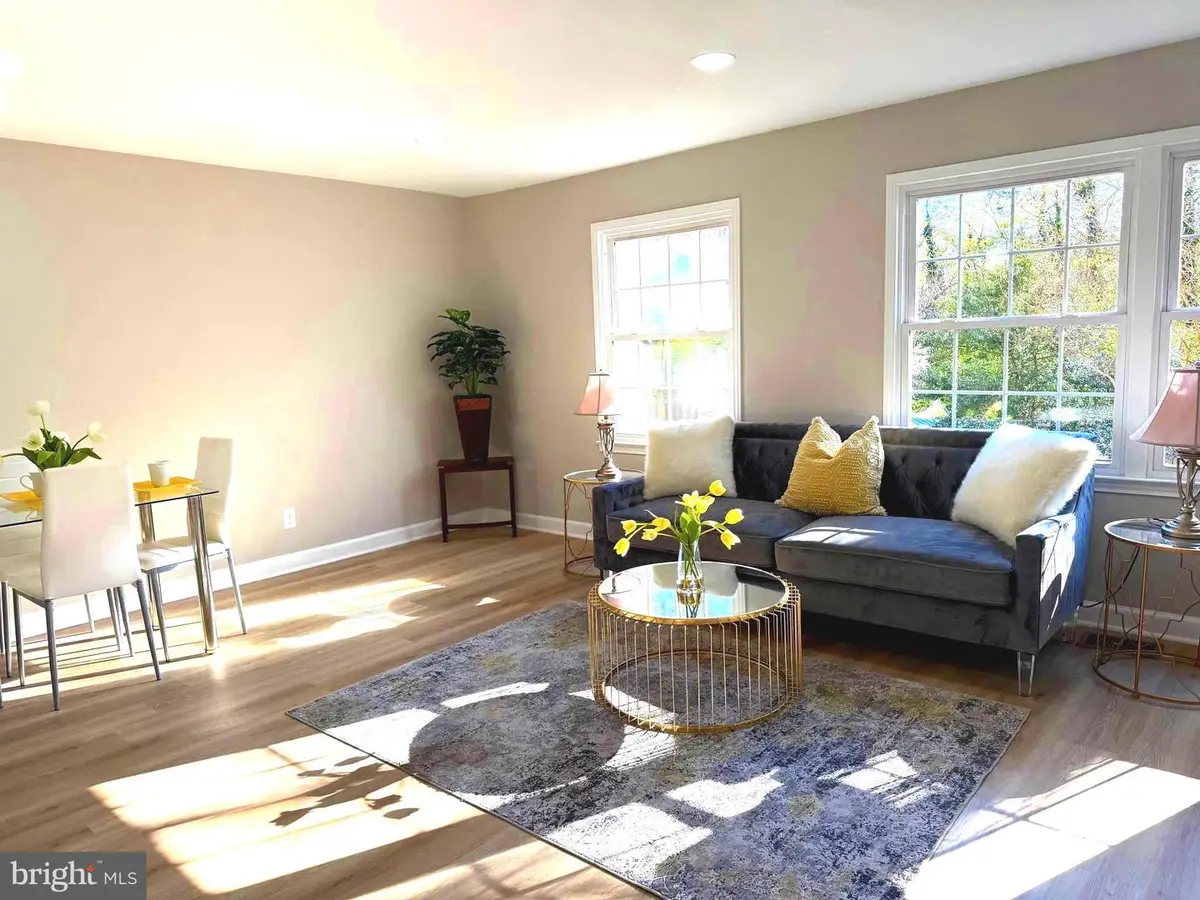 6302 Paddington Ln, Centreville, VA 20120 - #1