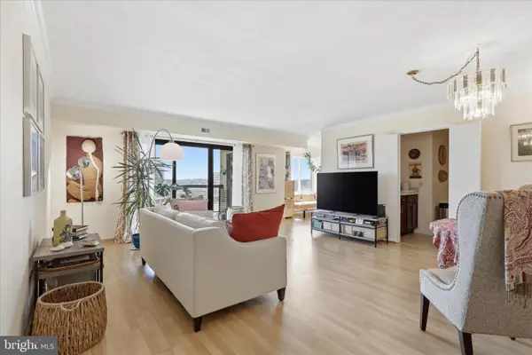 8360 Greensboro Dr #806, MCLEAN, VA 22102