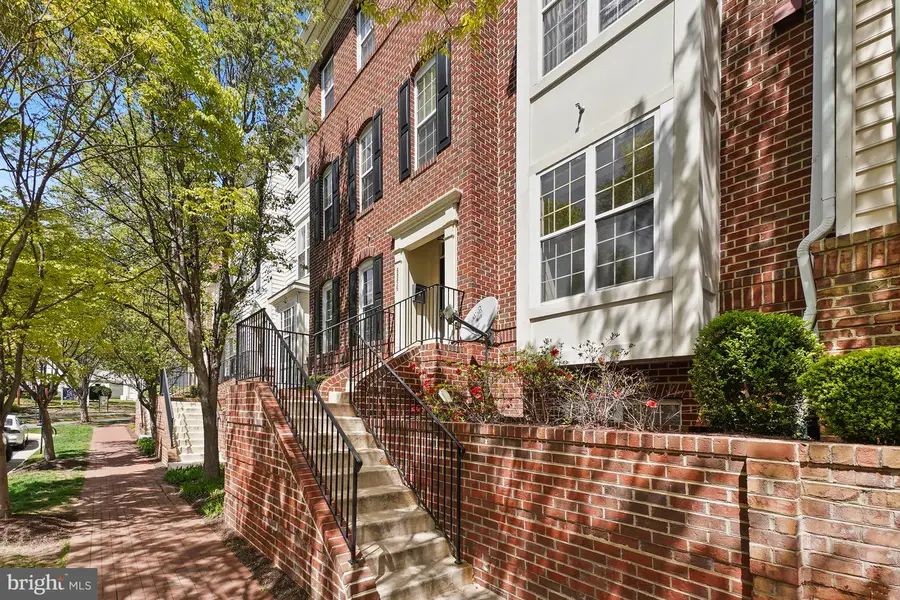 8856 Ashgrove House Ln #102, Vienna, VA 22182 - #2