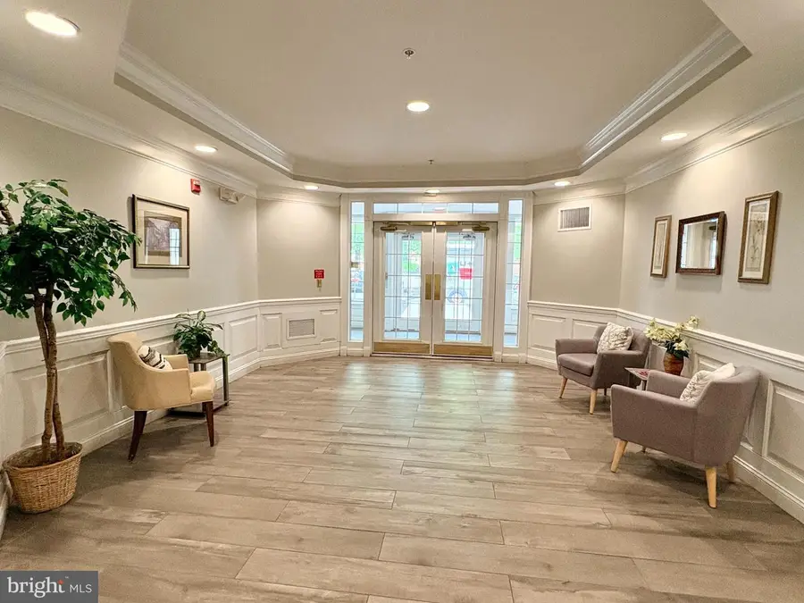 8183 Carnegie Hall Ct #109, Vienna, VA 22180 - #2