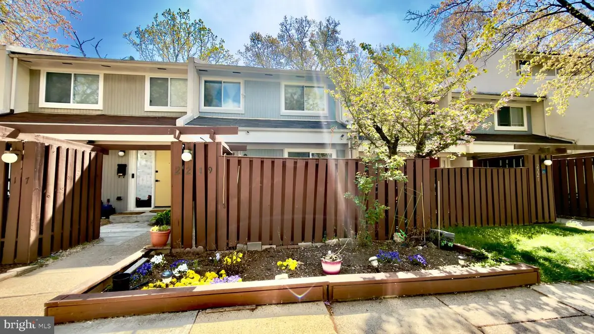 2219 Southgate Sq, Reston, VA 20191 - #1