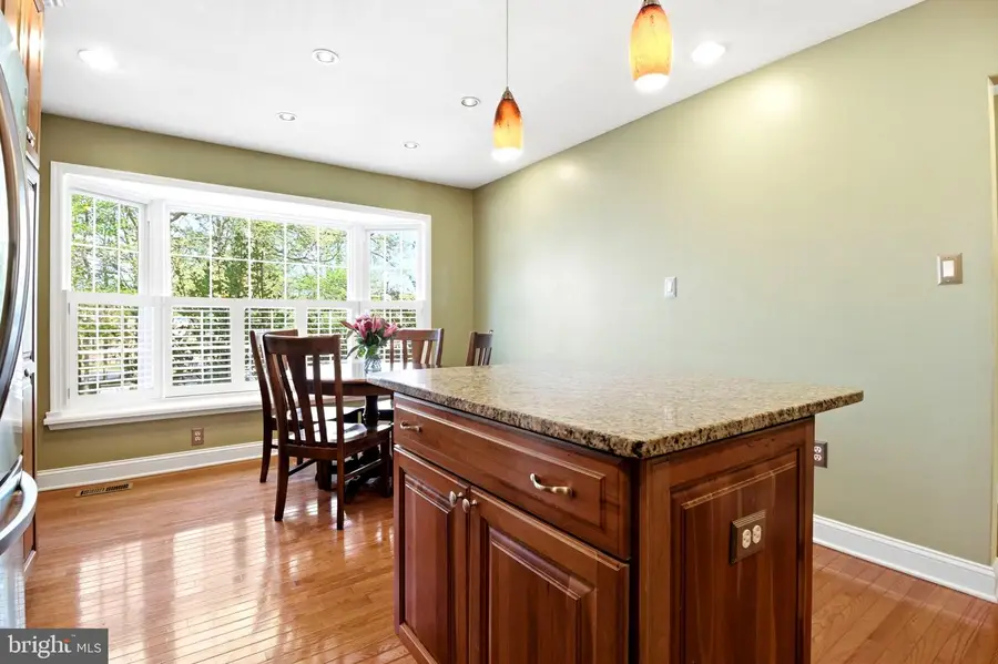 4866 Carriagepark Rd, Fairfax, VA 22032 - #3