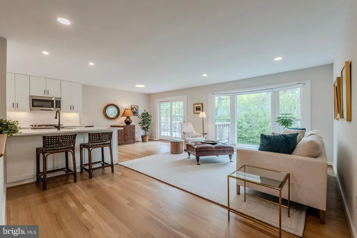 1706 Burning Tree Dr, Vienna, VA 22182 - #1