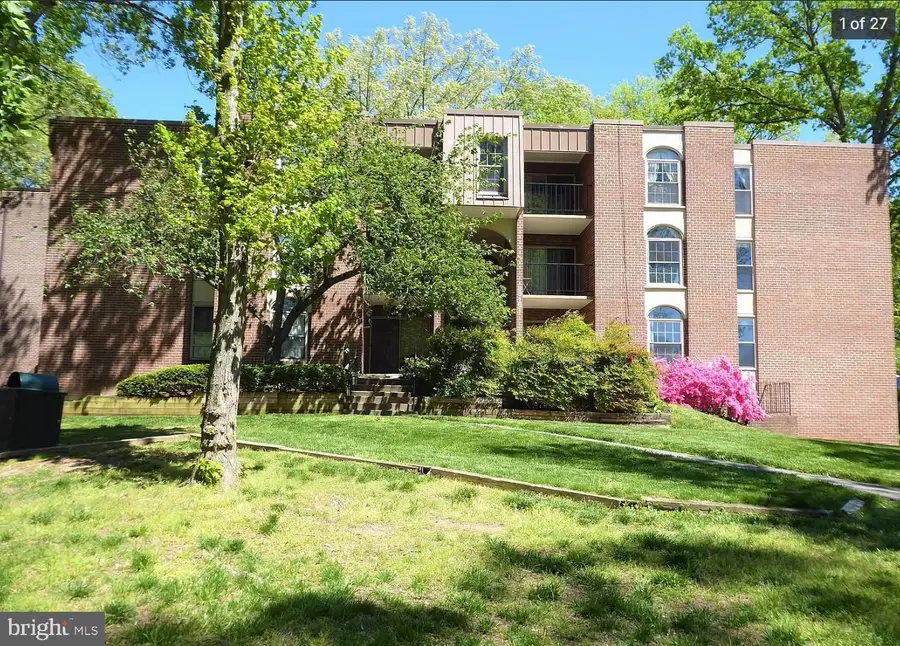 3310 Woodburn Village Dr #14, Annandale, VA 22003 - #2
