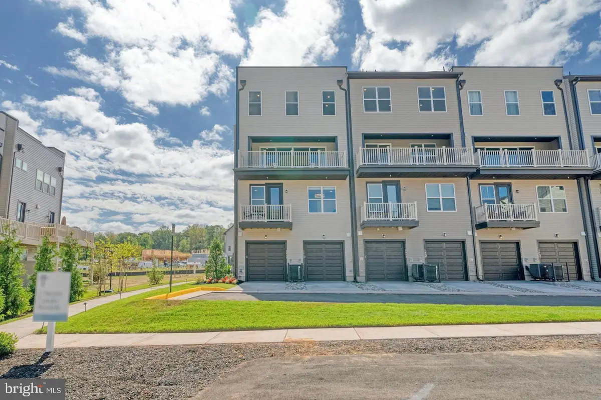 14350 Yesler Ave #4, Chantilly, VA 20151 - #1