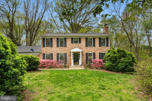 10505 Adel Rd, OAKTON, VA 22124