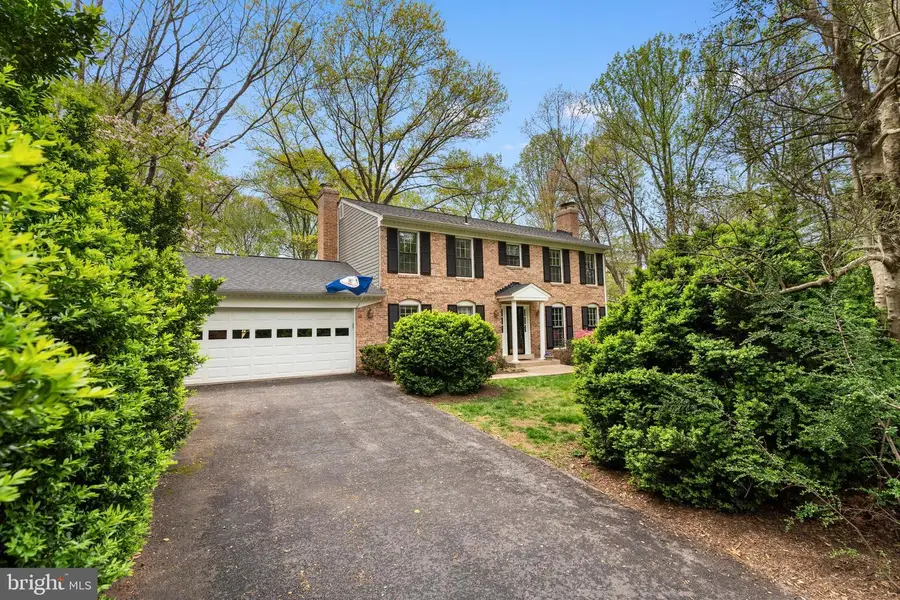 10505 Adel Rd, Oakton, VA 22124 - #2