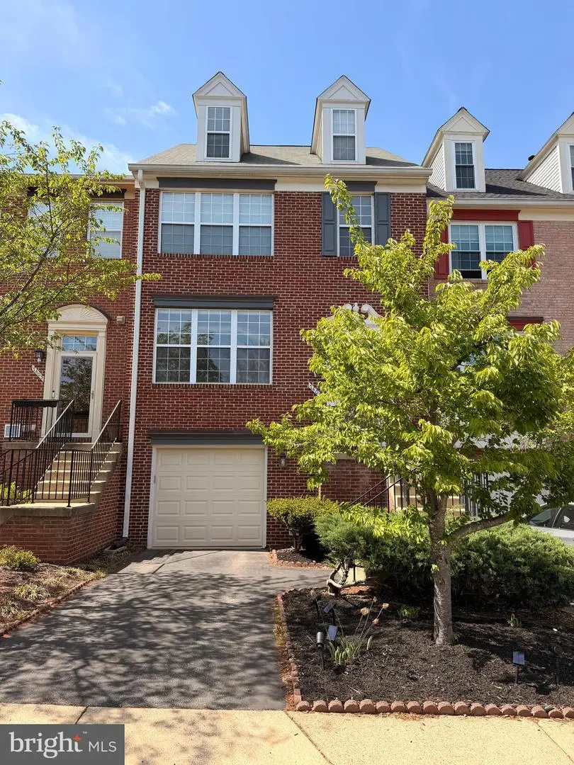 7405 Dunnington Pl, Alexandria, VA 22315 - #1