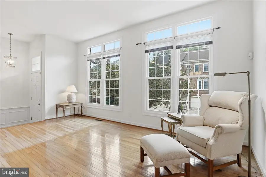 9566 Lagersfield Cir, Vienna, VA 22181 - #2