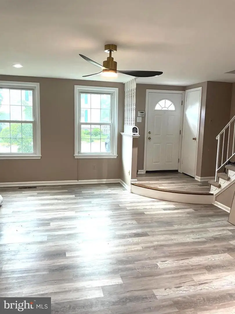 2535 Windbreak Dr, Alexandria, VA 22306 - #2