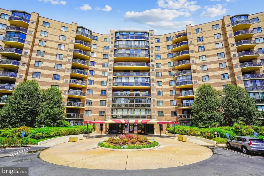 8360 Greensboro Dr #1010, McLean, VA 22102 - #2