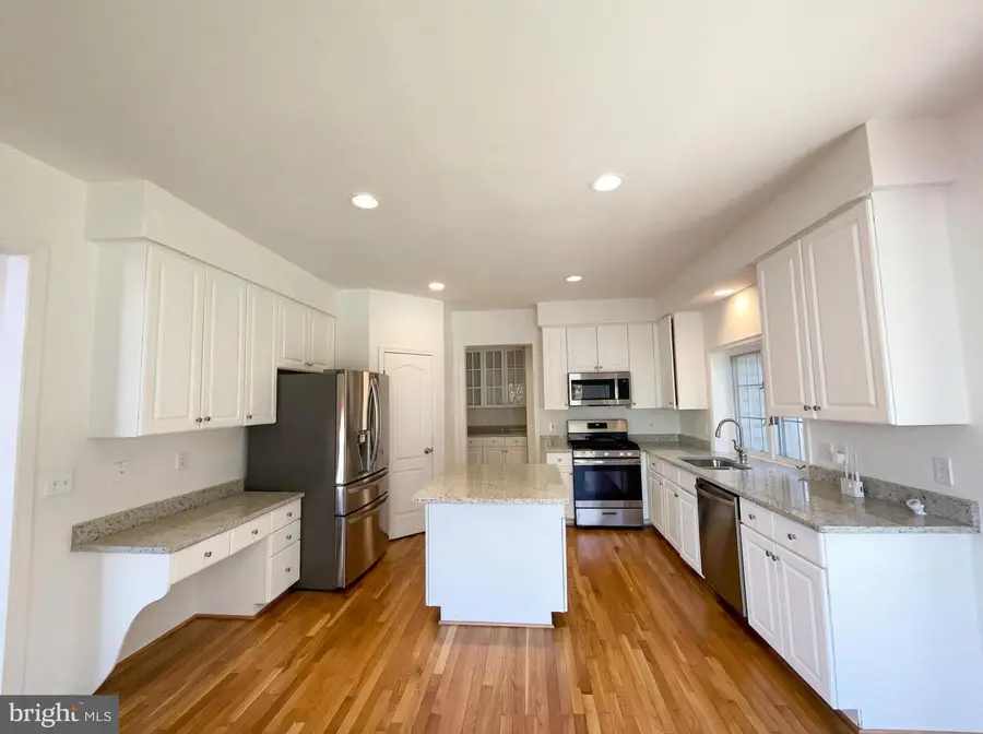 8396 Westpointe Dr, Fairfax Station, VA 22039 - #2