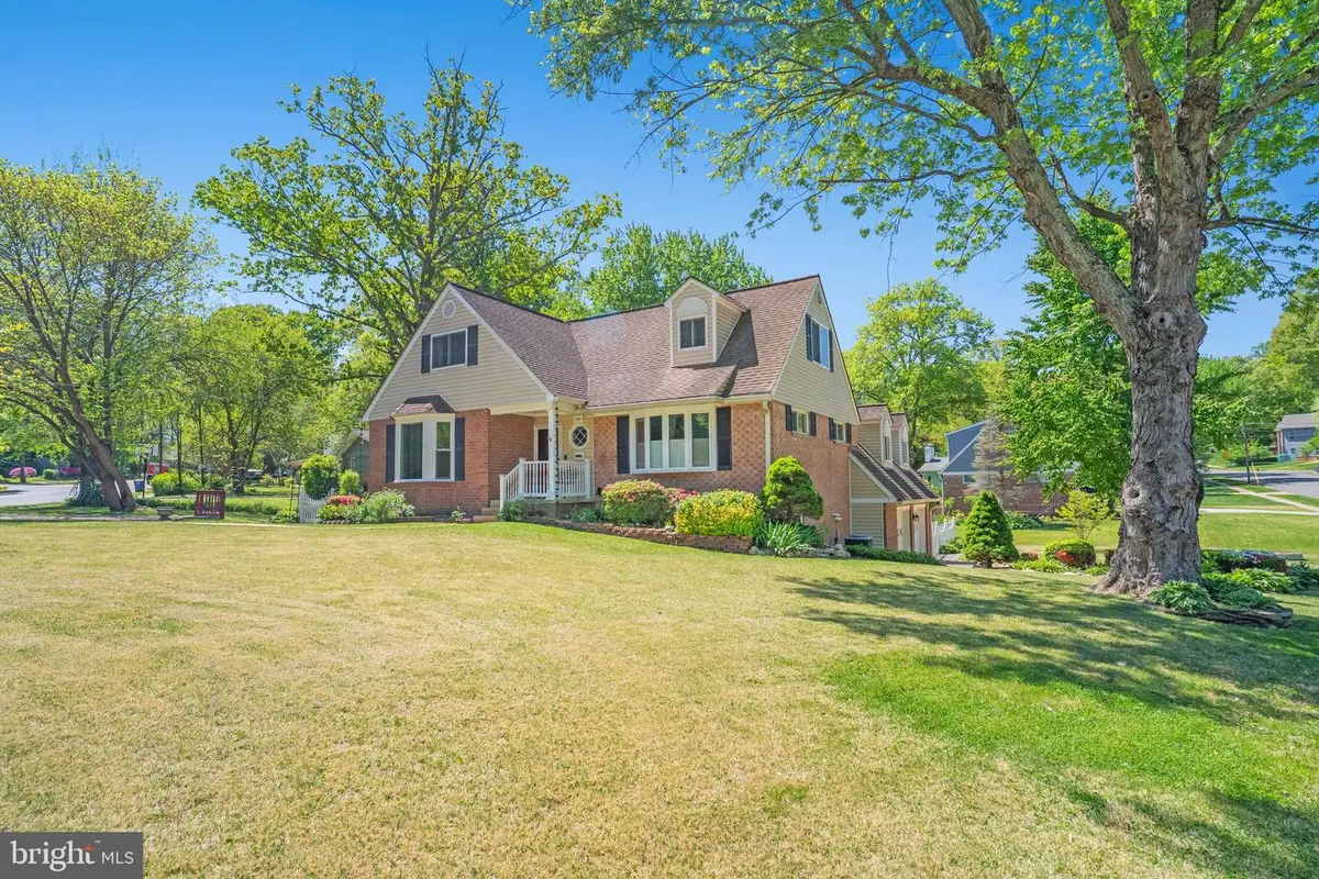 5300 Kings Park Dr, Springfield, VA 22151 - #1