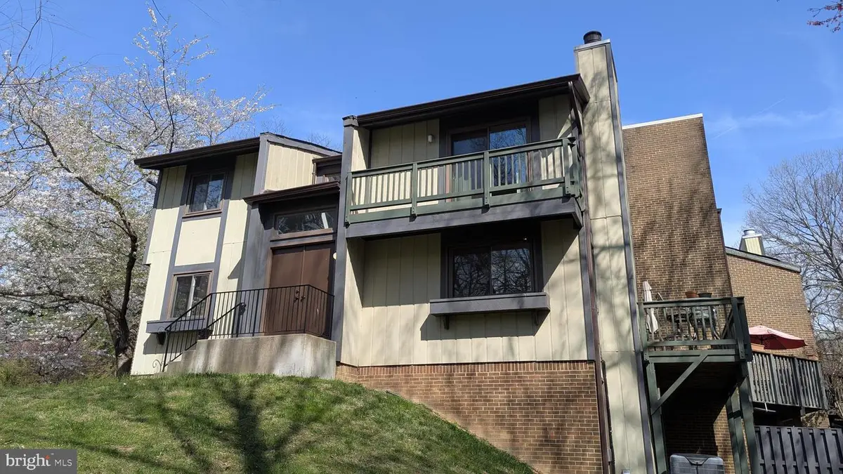 2200 Glencourse Ln, Reston, VA 20191 - #1