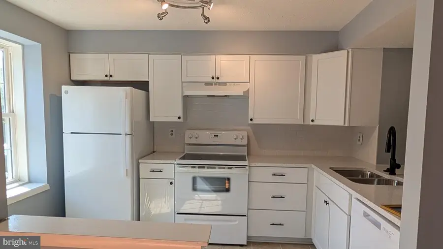 6844 Heatherway Ct, Alexandria, VA 22315 - #3