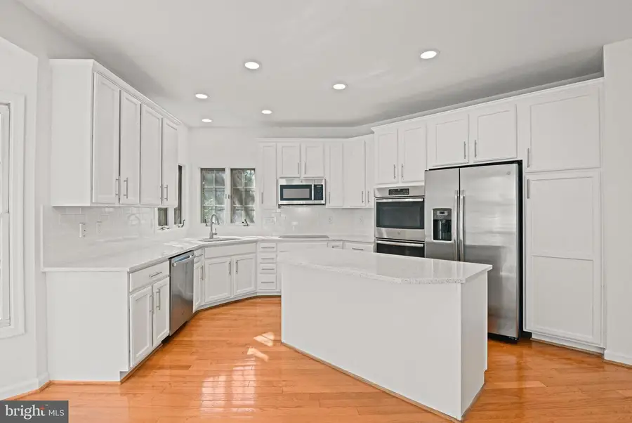 9927 Miles Stone Ct, Vienna, VA 22181 - #3
