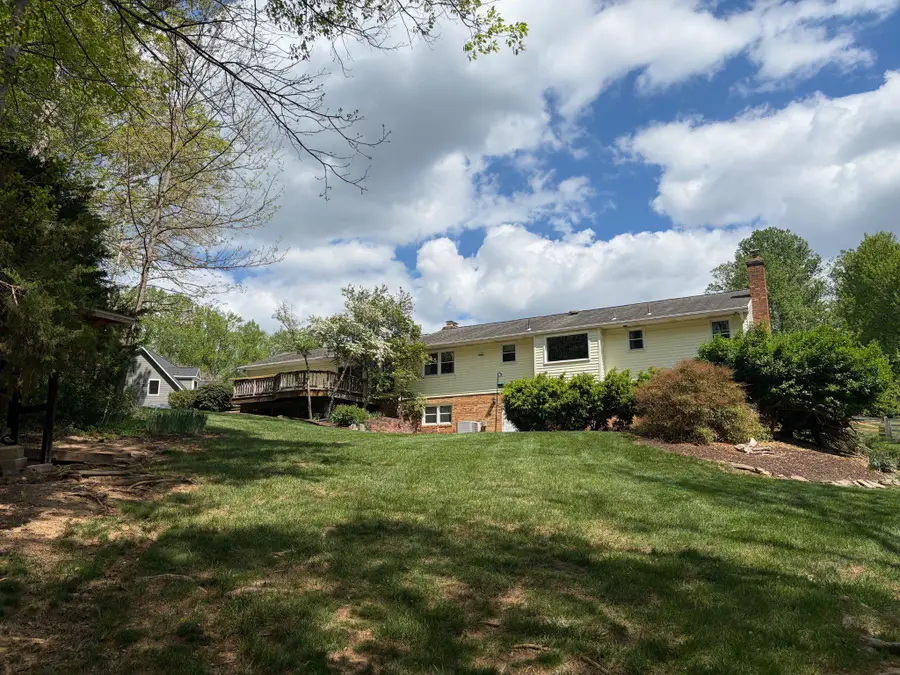 10425 Lake Ridge Dr, Oakton, VA 22124 - #3