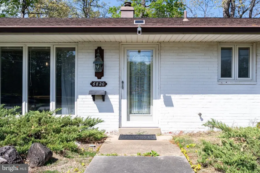 6820 Constance Dr, Springfield, VA 22150 - #2