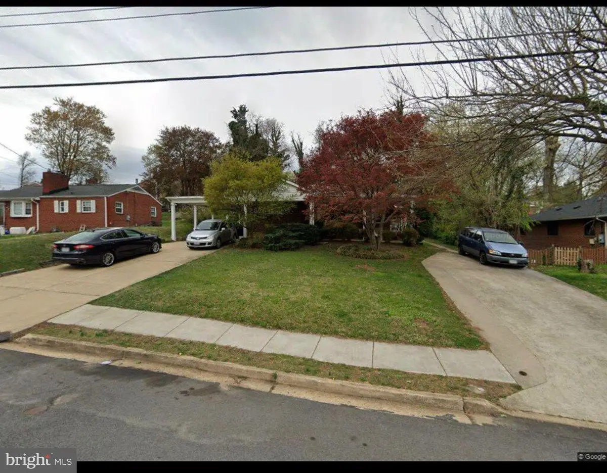 6105 Munson Hill Rd, Falls Church, VA 22044 - #1