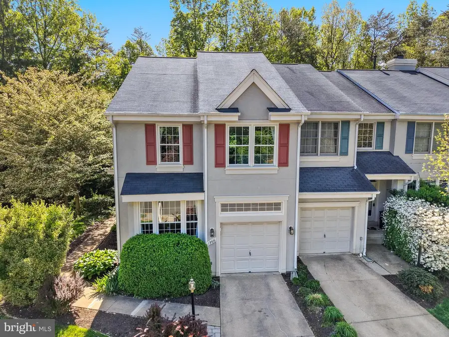 1366 Park Garden Ln, Reston, VA 20194 - #3