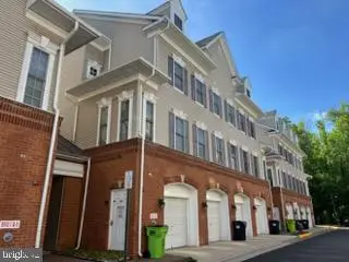 8932 Milford Haven Ct #32c, LORTON, VA 22079