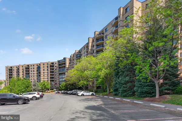 8340 Greensboro Dr #425, MCLEAN, VA 22102