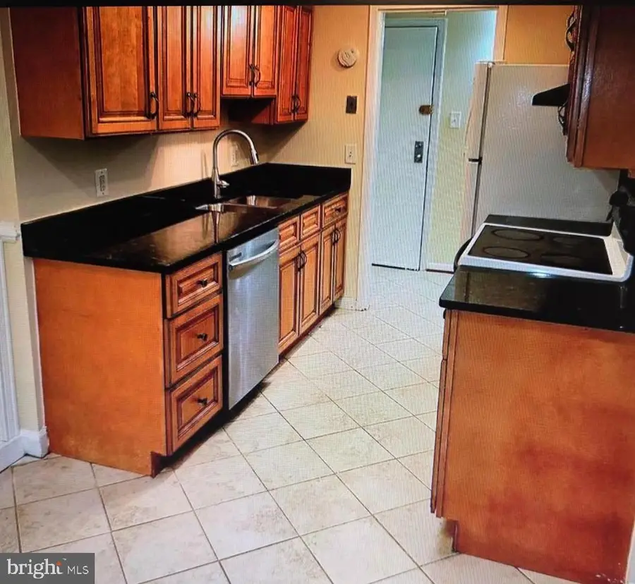 2226 Castle Rock Sq #1b, Reston, VA 20191 - #2