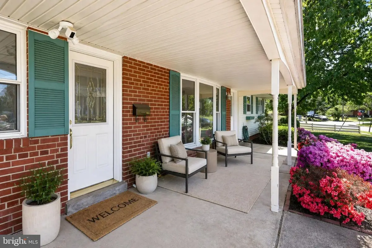 6824 Constance Dr, Springfield, VA 22150 - #1