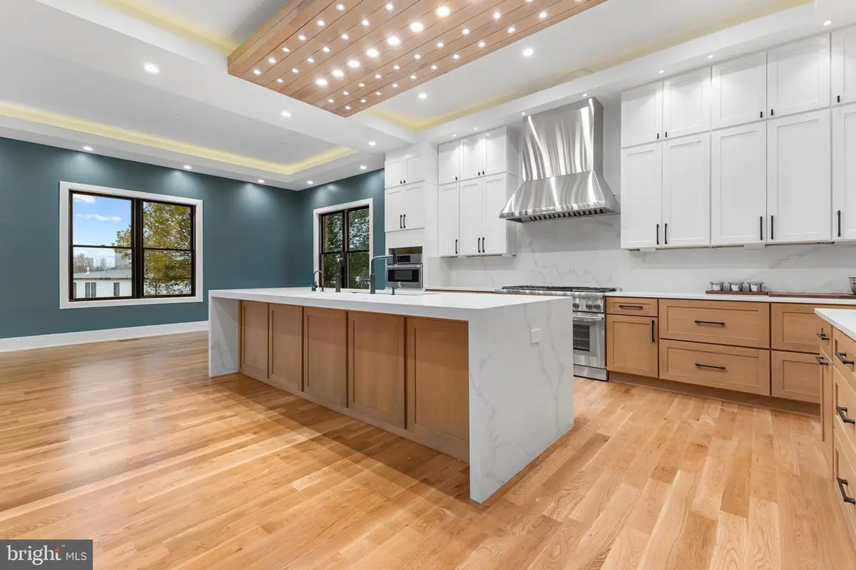 1835 Pimmit Dr, Falls Church, VA 22043 - #1