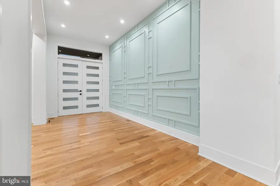 1835 Pimmit Dr, Falls Church, VA 22043 - #3