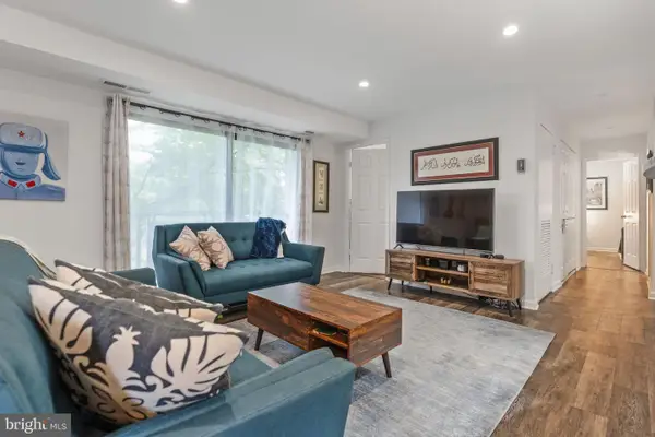 3101 S Manchester St #201, FALLS CHURCH, VA 22044