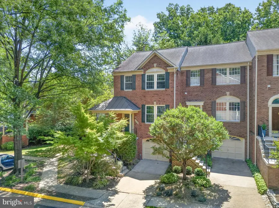 1409 Park Garden Ln, Reston, VA 20194 - #2