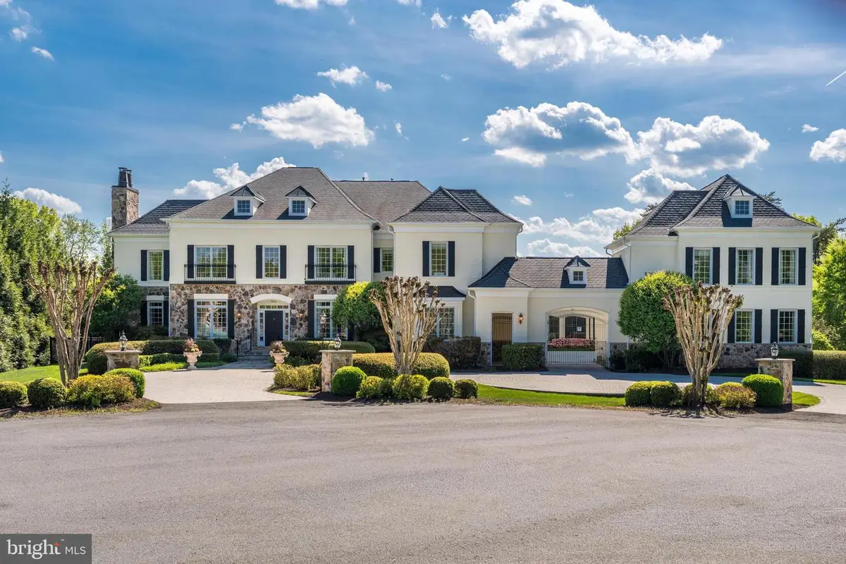 9113 Dara Ln, Great Falls, VA 22066 - #1