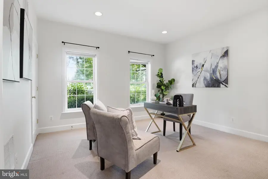 2409 Huntington Park Dr, Alexandria, VA 22303 - #3
