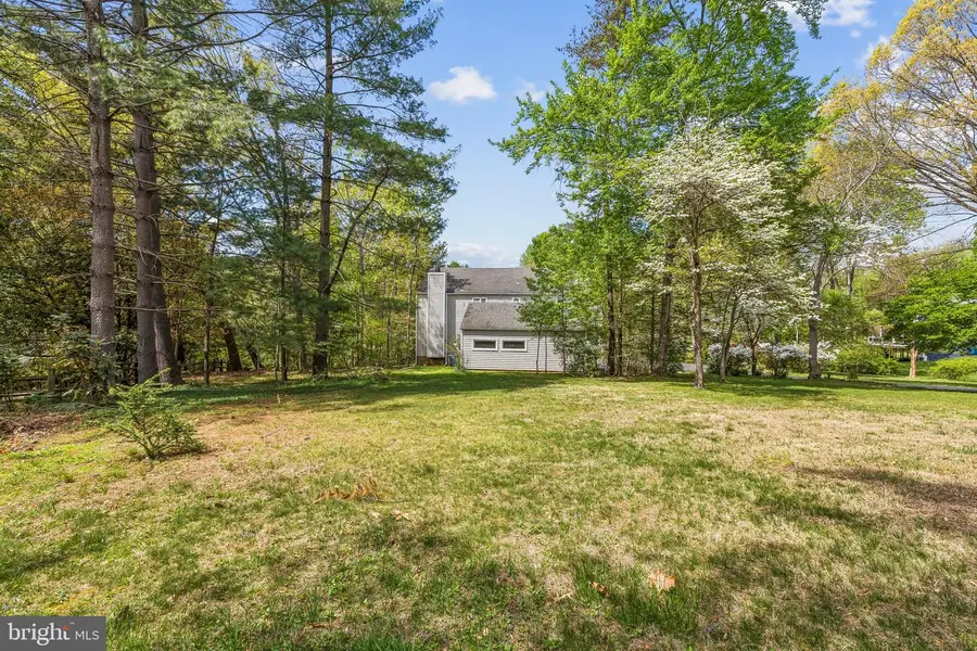 2416 Sunny Meadow Ln, Vienna, VA 22181 - #2