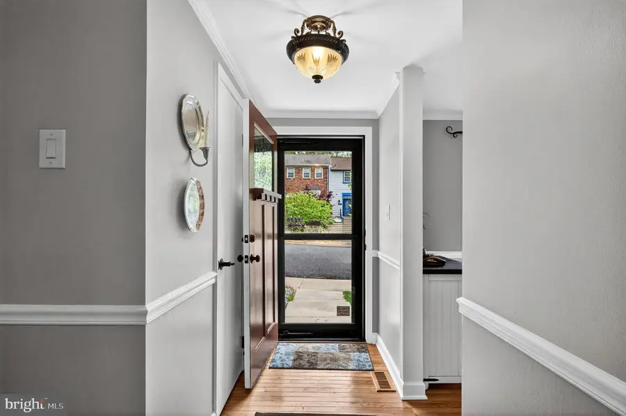 10111 Chestnut Wood Ln, Burke, VA 22015 - #2