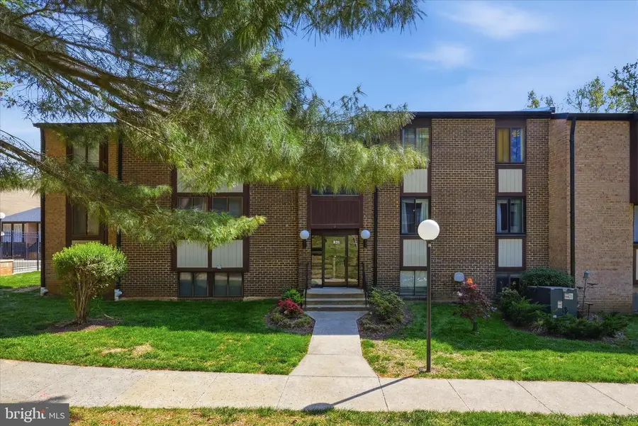 9731 Kings Crown Ct #102, Fairfax, VA 22031 - #2