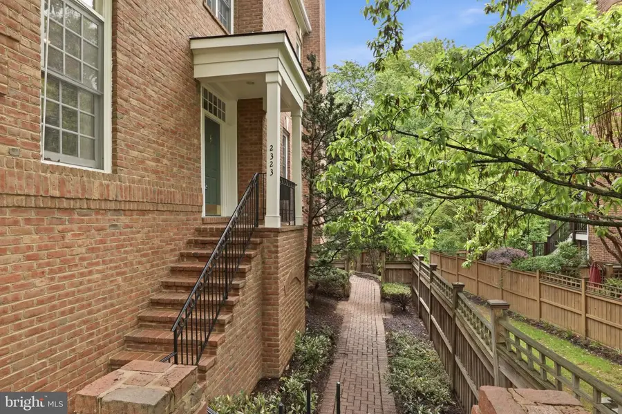 2323 Sawtooth Oak Ct, Vienna, VA 22182 - #3