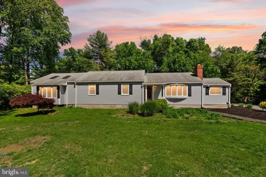 815 Seneca Rd, Great Falls, VA 22066 - #3