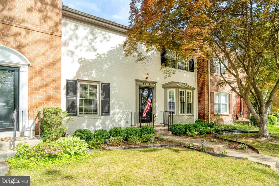 8428 Grenoble Ct, Springfield, VA 22152 - #2