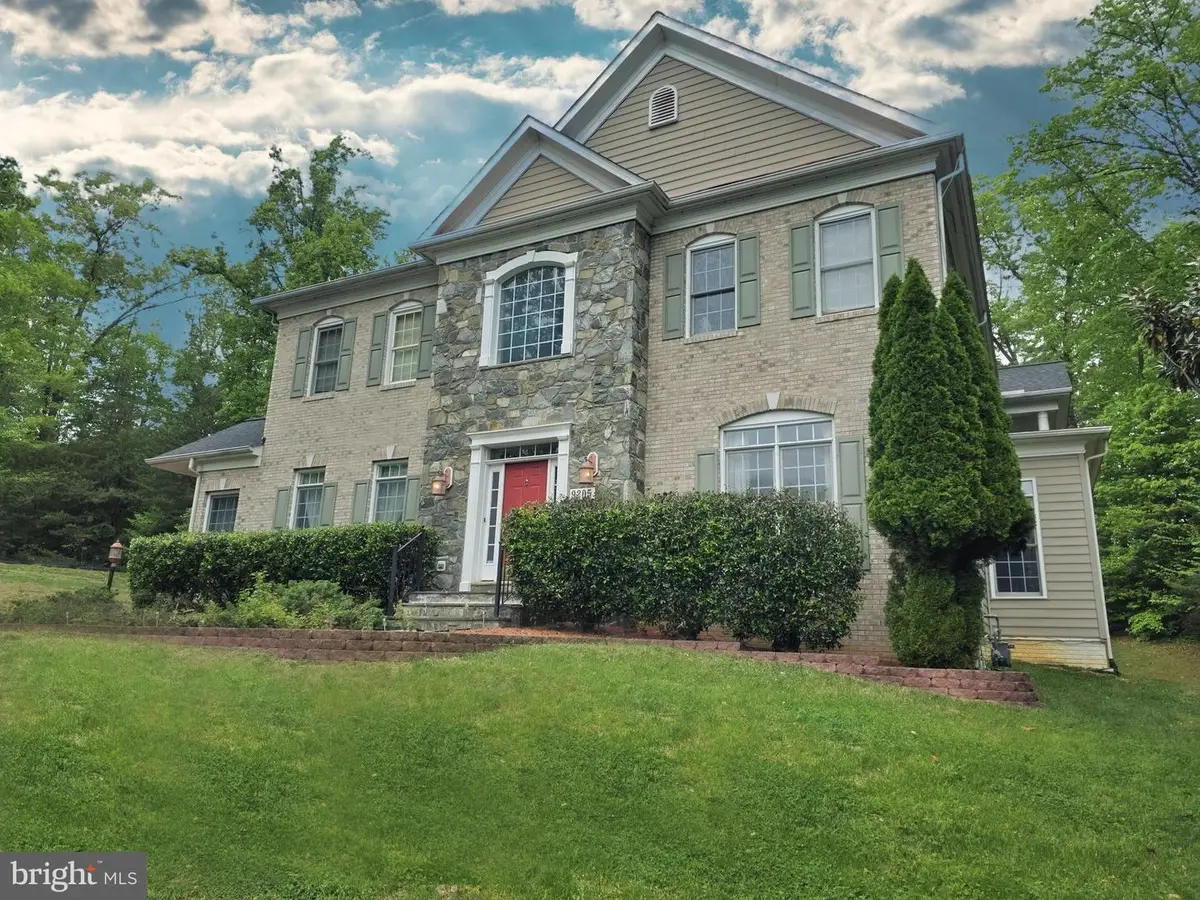 9205 Forest Greens Dr, Lorton, VA 22079 - #1