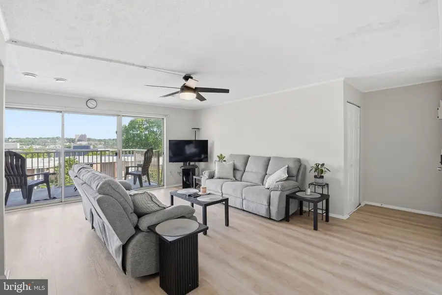 2622 Fort Farnsworth Rd #219 (1d), Alexandria, VA 22303 - #3