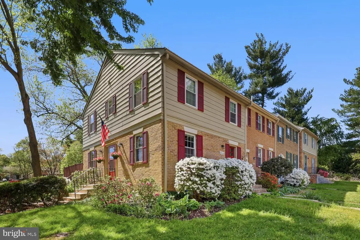 9632 Lindenbrook St, Fairfax, VA 22031 - #1