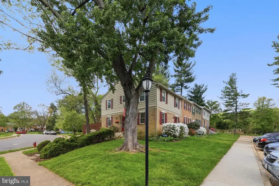 9632 Lindenbrook St, Fairfax, VA 22031 - #3