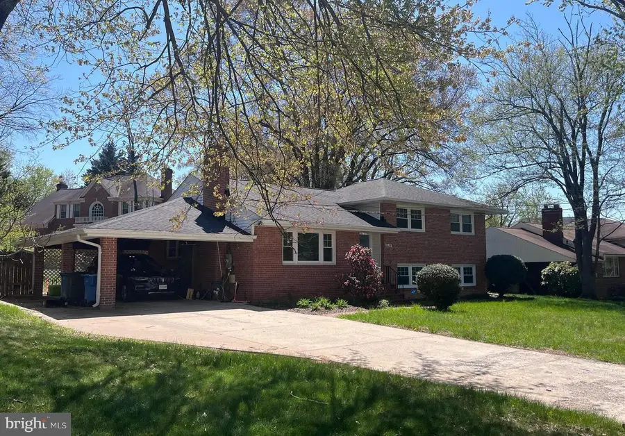 1635 Dinneen Dr, McLean, VA 22101 - #2