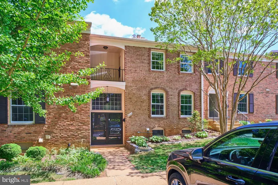 3153 Fairbury Ln, Fairfax, VA 22031 - #3