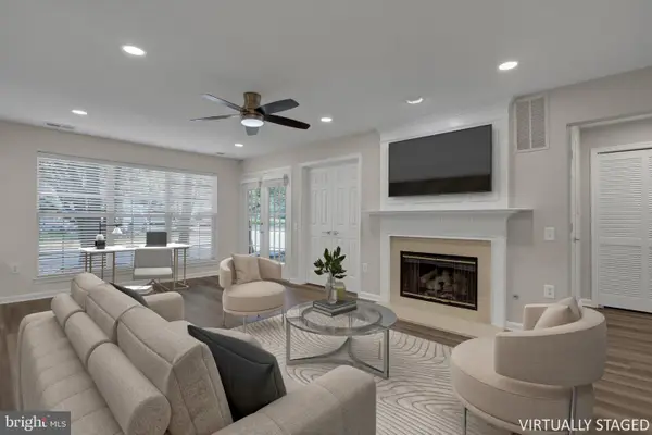 9257 Cardinal Forest Ln #101, LORTON, VA 22079