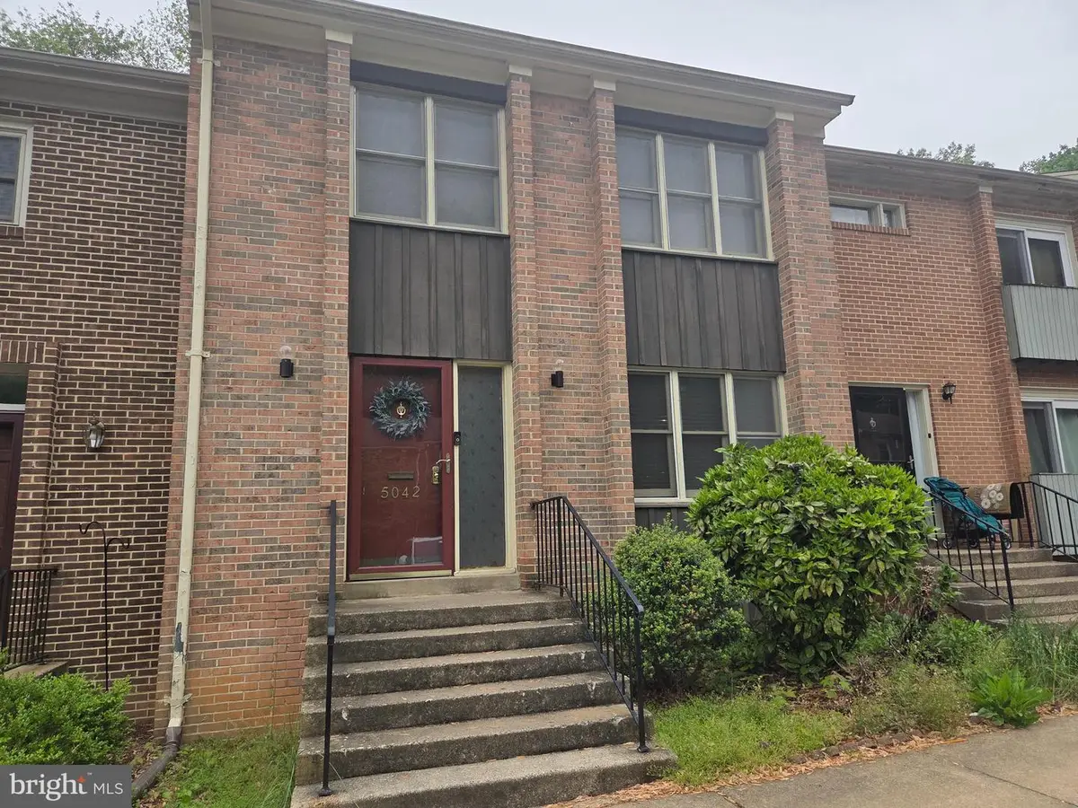 5042 Cliffhaven Dr, Annandale, VA 22003 - #1